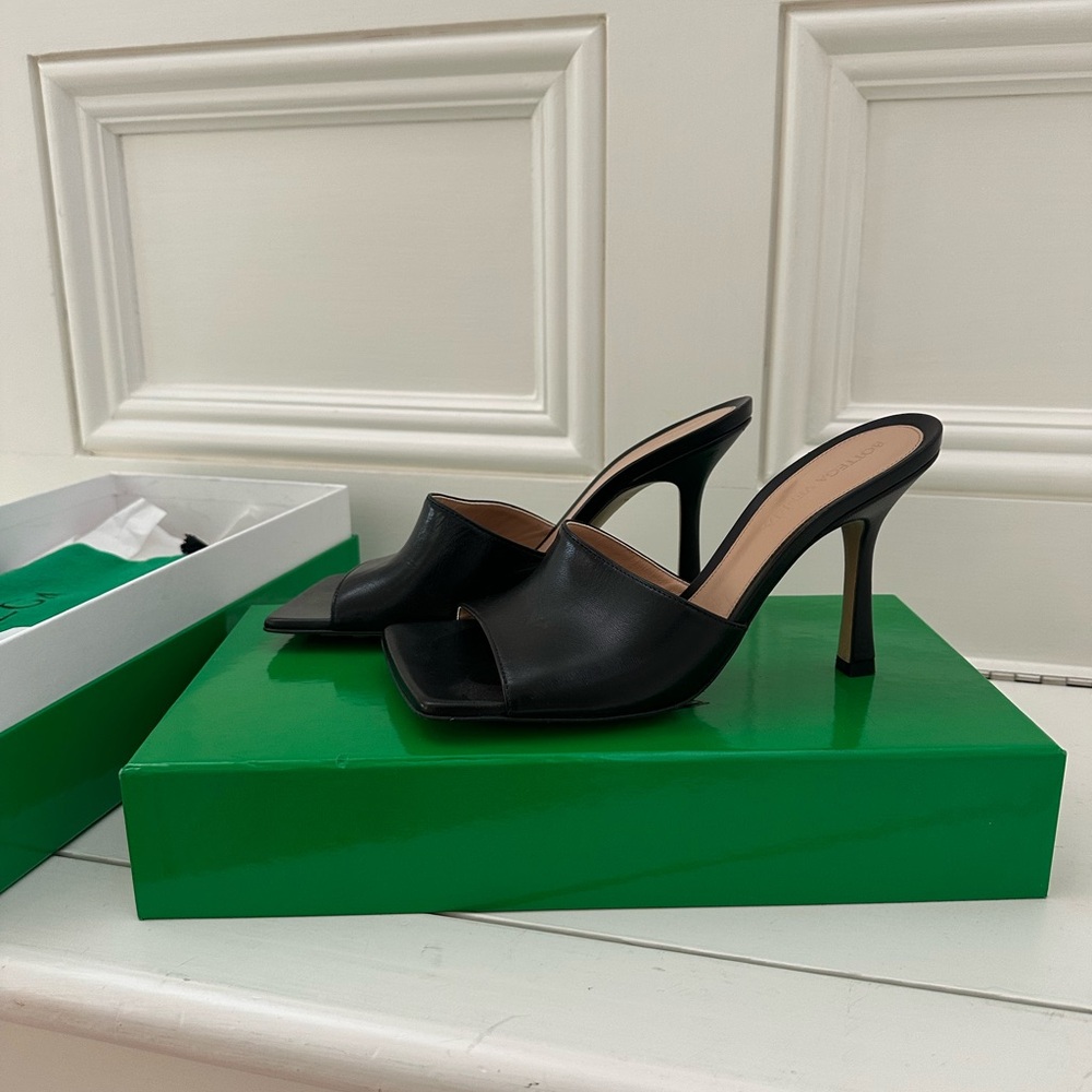 Bottega Veneta Authentic Stretch Sandal Lounge Nappa Black Size 36.5